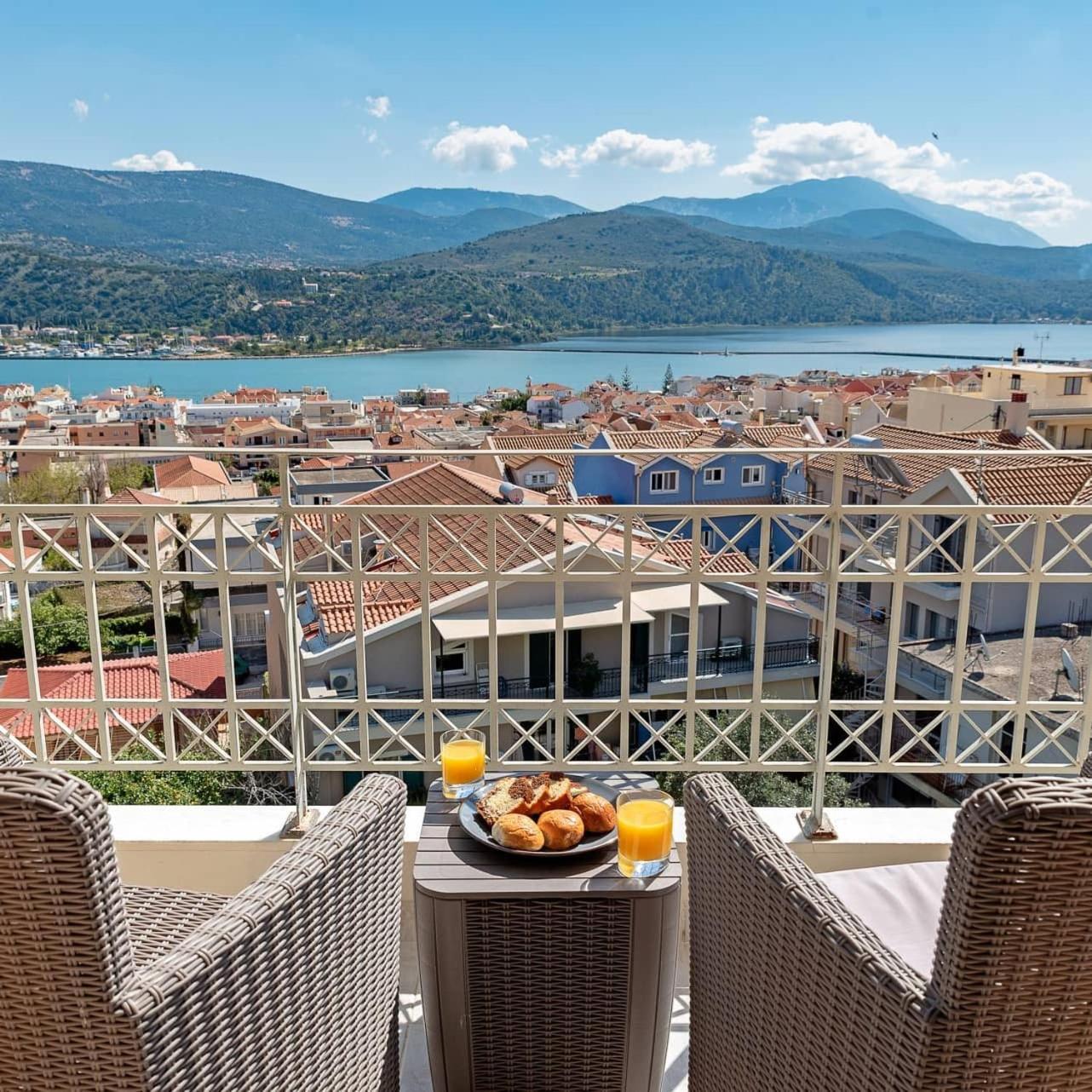 Alexandra'S Cozy Sea View Apartment أرغوستولي المظهر الخارجي الصورة