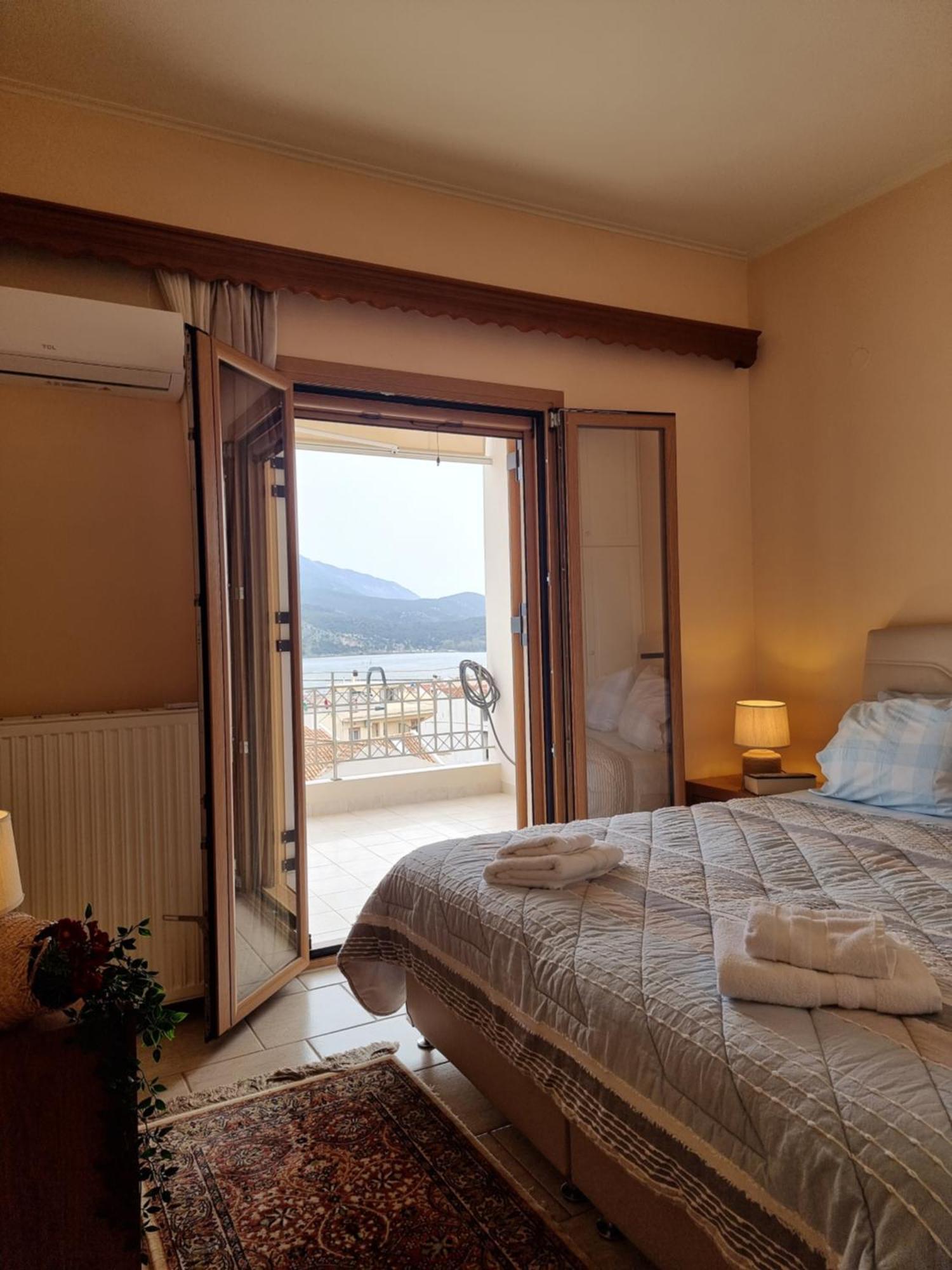Alexandra'S Cozy Sea View Apartment أرغوستولي المظهر الخارجي الصورة